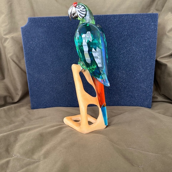 Swarovski Crystal Macaw 685824 - Picture 1 of 6